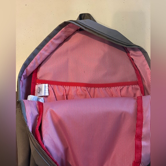 🎒 Herschel Backpack 🎒 - Picture 8 of 9